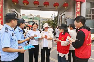 要转会了？图片报：斯图前锋吉拉西对多特赛后感谢主场球迷